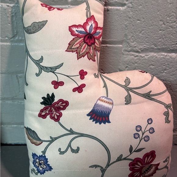 CAT SHAPED PILLOW Floral - Picture 6 of 7